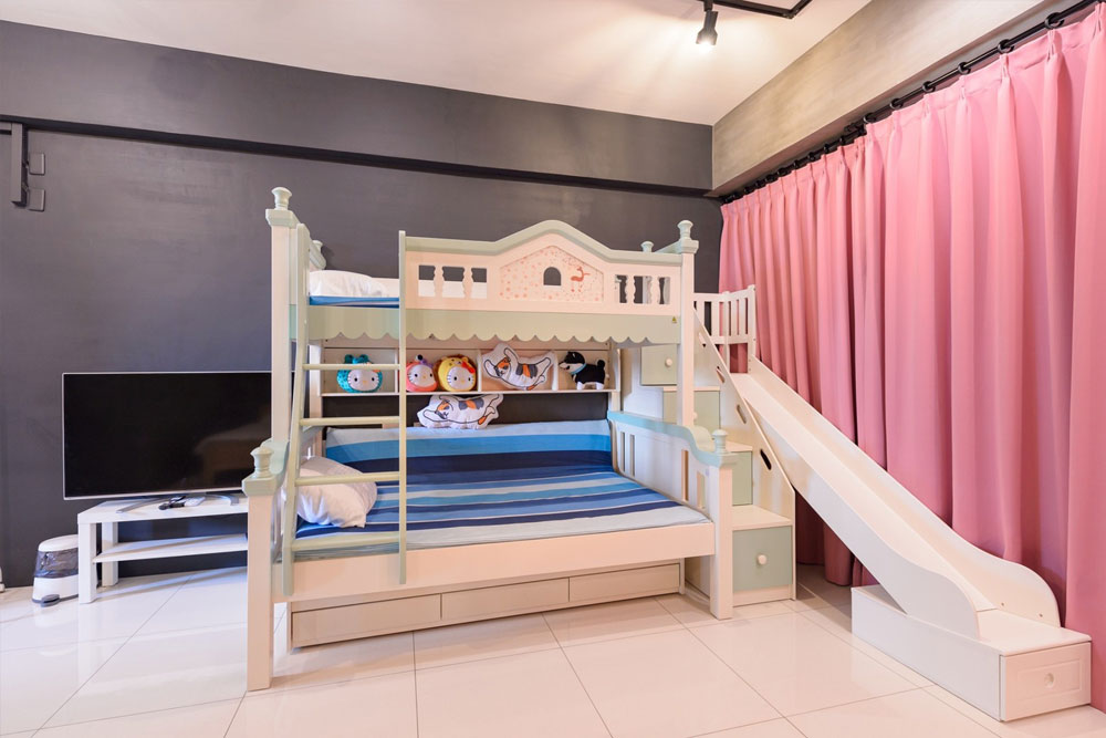 301溜滑梯六人親子房